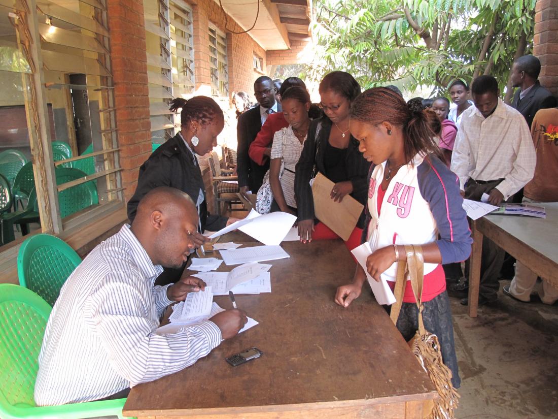 The Impact of Job Networks on Women's Recruitment in Malawi The Abdul